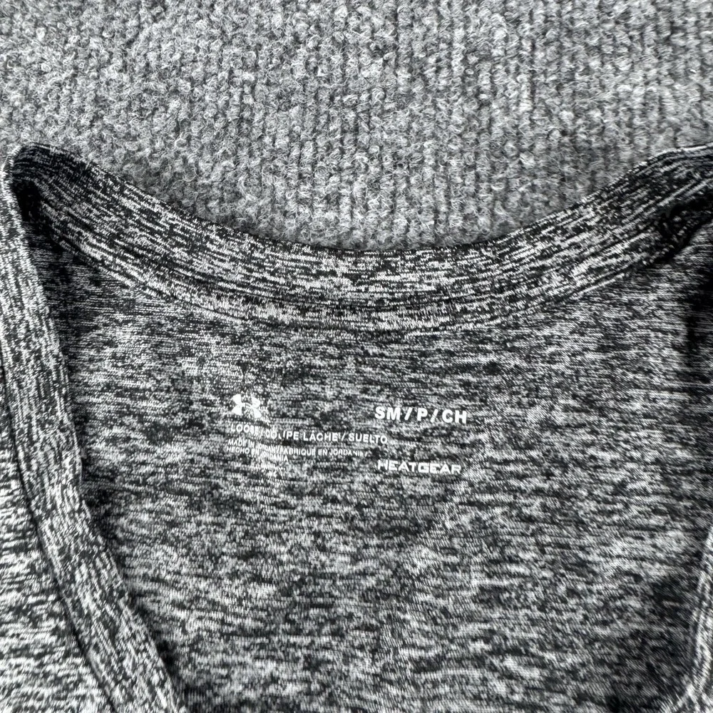 Under Armour Shirt Womens S Gray V Neck Short Sleeve HeatGear Athletic Logo Tee